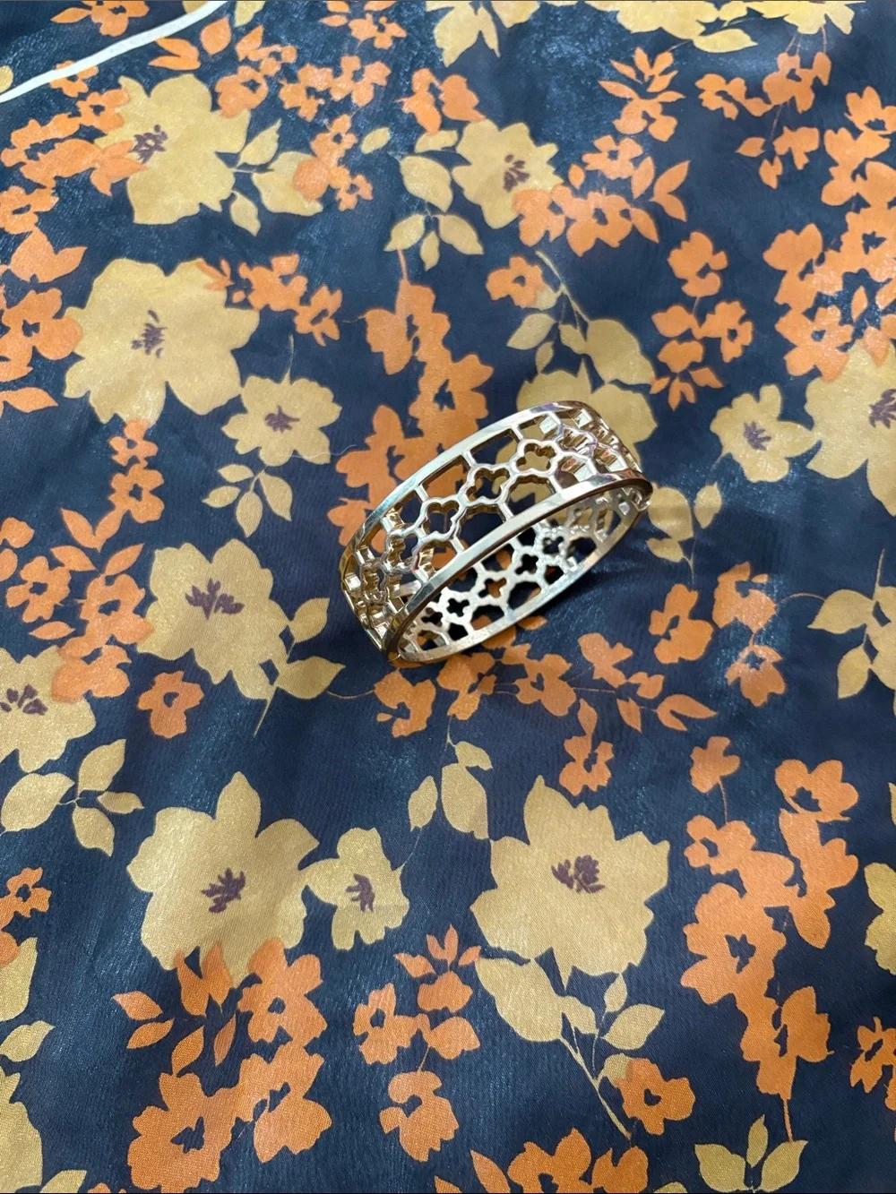 Gold Floral Cutout Bangle Bracelet - Women Jewelry
